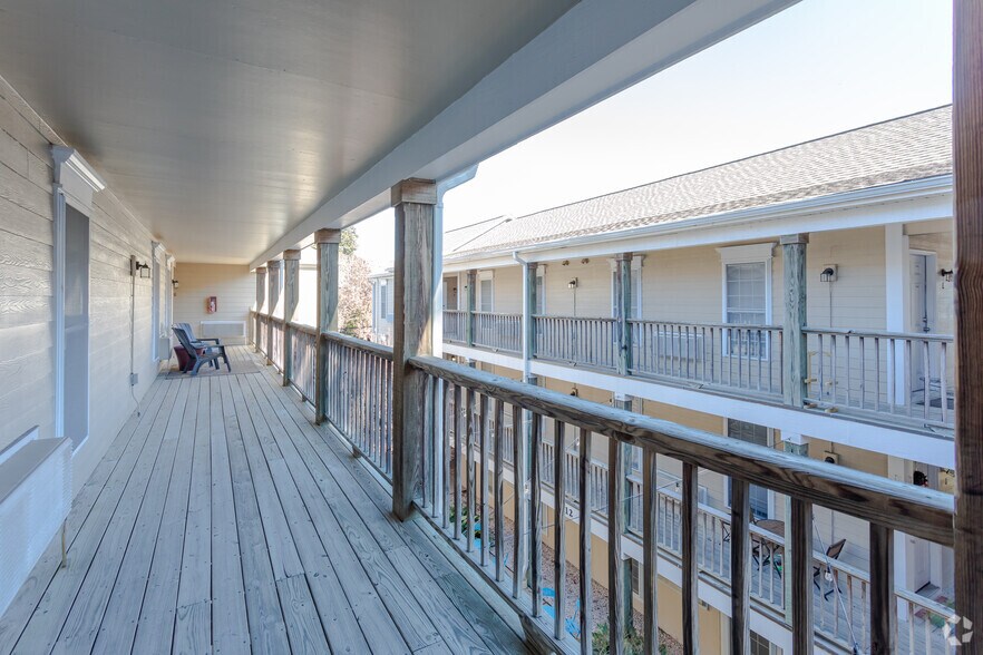 More Photos Of 214 Red Cross St, Wilmington Apartments For Lease