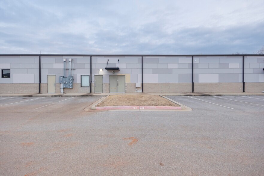 More Photos Of 101 Grant Pl, Lowell Medical For Lease