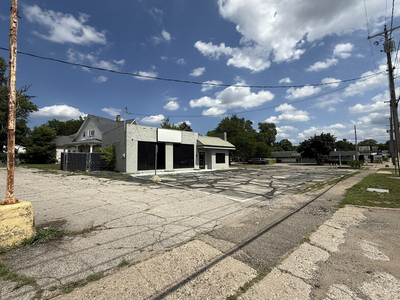 More Photos Of 1382 Michigan Ave, Battle Creek Freestanding For Sale
