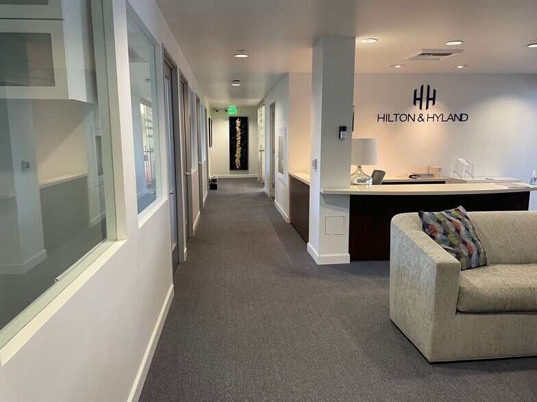 More Photos Of 270 N Canon Dr, Beverly Hills Office For Lease