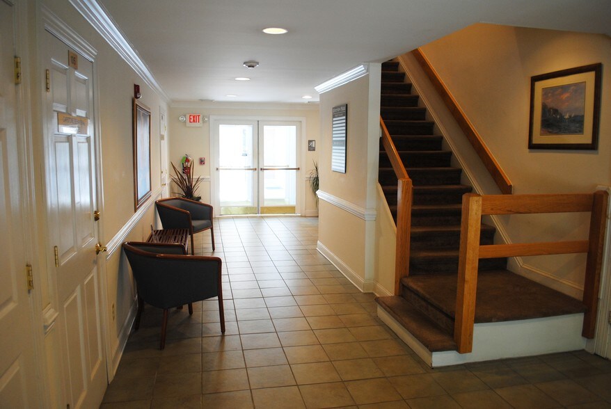 More Photos Of 33 S Delaware Ave, Yardley Office Residential For Lease