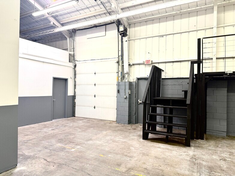 More Photos Of 3147 NE California St, Minneapolis Warehouse For Lease