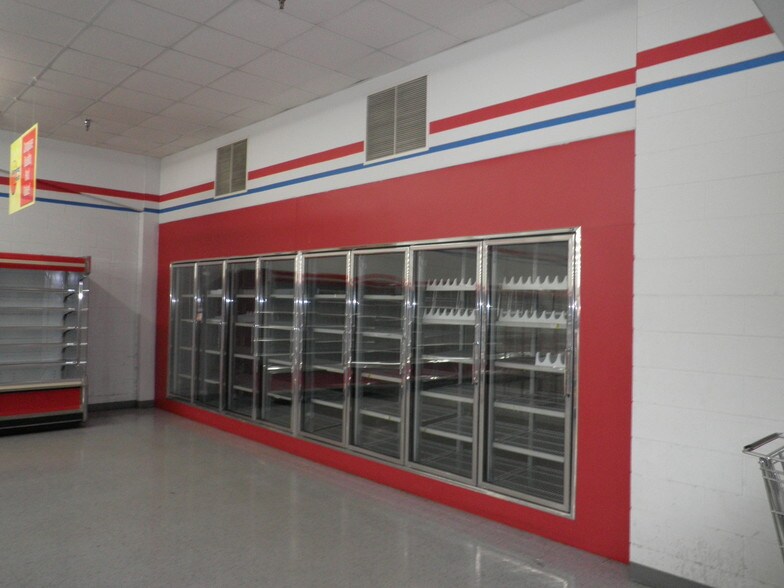 More Photos Of 300 N Main St, Gretna Supermarket For Lease