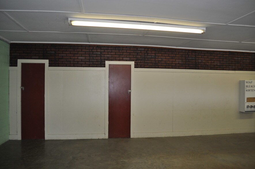 More Photos Of 600 E Manning St, Marion General Retail For Sale