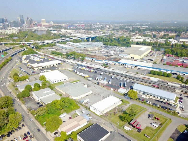 More Photos Of 217 Willow St, Nashville Showroom For Lease