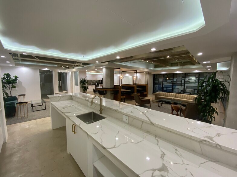 More Photos Of 742-748 S Hill St, Los Angeles Loft Creative Space For Lease