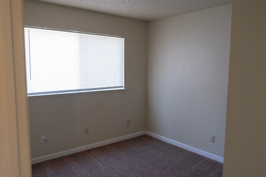 More Photos Of 1491-1499 Bellevue Rd, Atwater Apartments For Sale