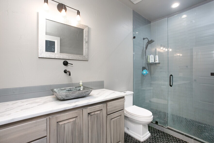 More Photos Of 301 W State Highway 72, Kenedy Hotel For Sale