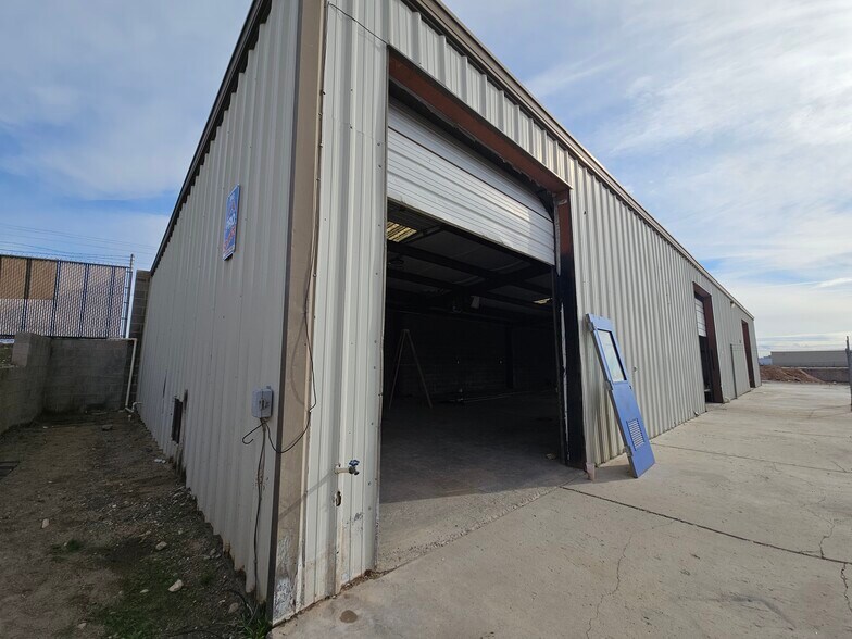 More Photos Of 1470 E Gardena Rd, Fort Mohave Flex For Lease