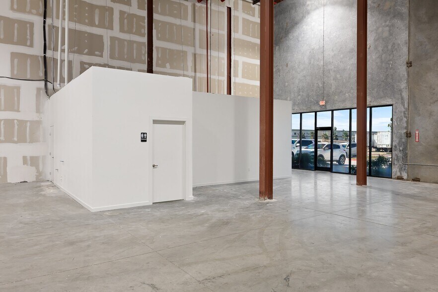 More Photos Of 7917 S 23RD ST, McAllen Warehouse For Lease