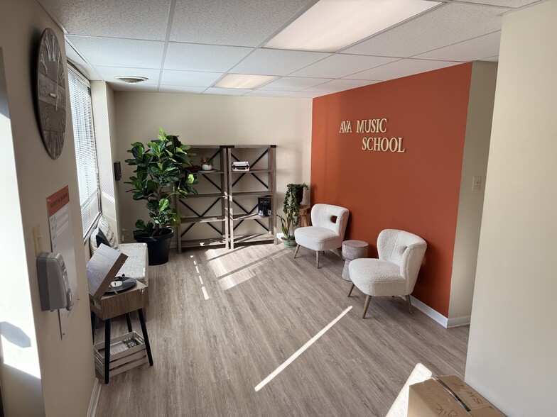 More Photos Of 311 W Maple Ave, Vienna Medical For Sale