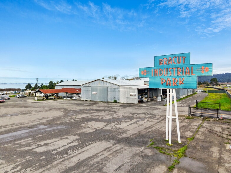 More Photos Of 4051-4061 N Highway 101, Eureka Warehouse For Sale