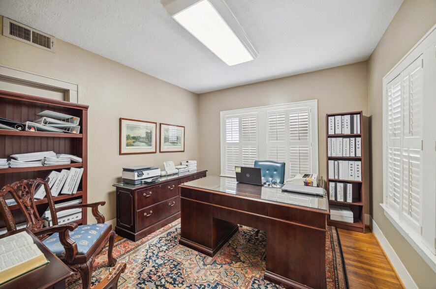 More Photos Of 1717 S Shepherd Dr, Houston Office Residential For Lease