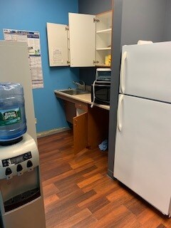 More Photos Of 100 Commons Way, Holmdel Medical For Lease