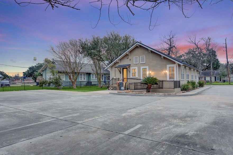 More Photos Of 206 Brooks St, Sugar Land Office Residential For Sale