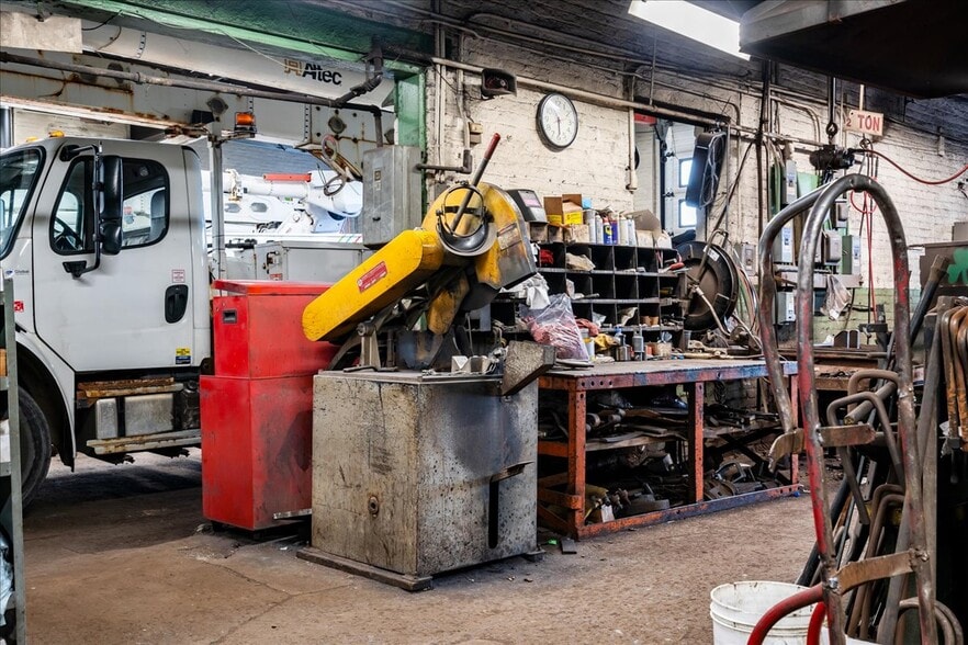 More Photos Of 368 Central Ave, Albany Auto Repair For Sale