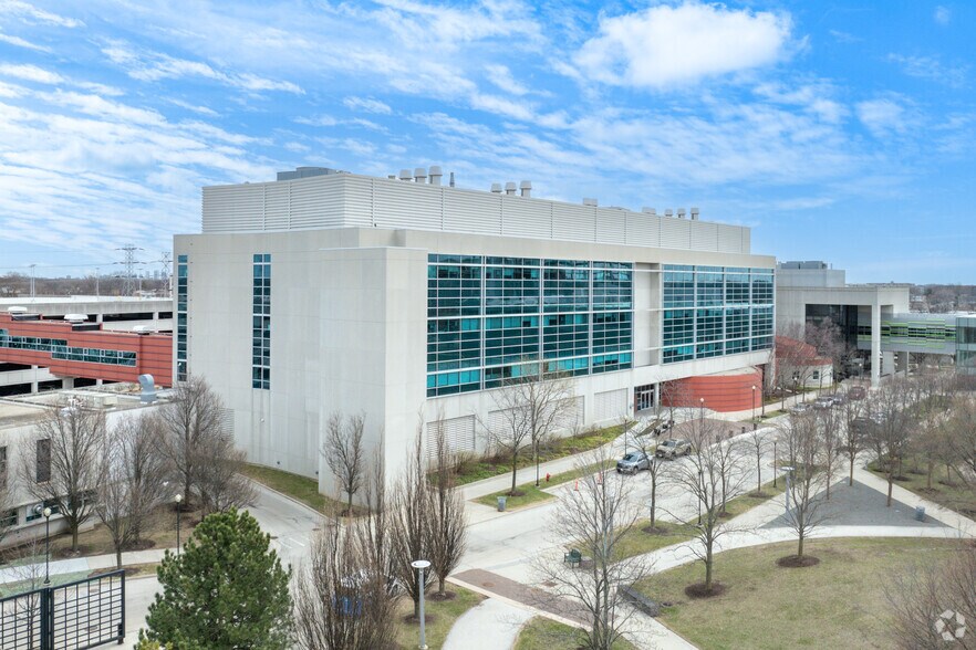 Primary Photo Of 8045 Lamon Ave, Skokie Office For Sale