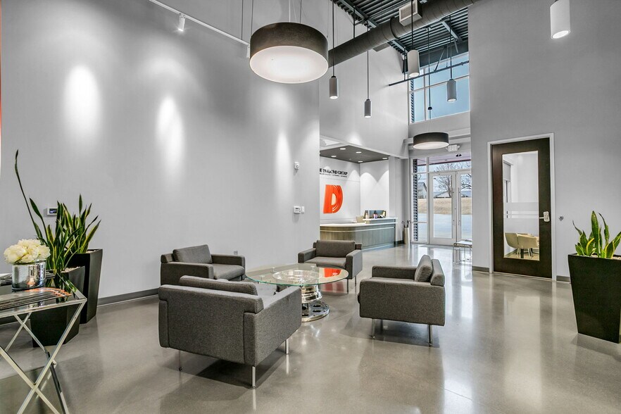 More Photos Of 438 Mayfield Rd, Duncan Flex For Sale