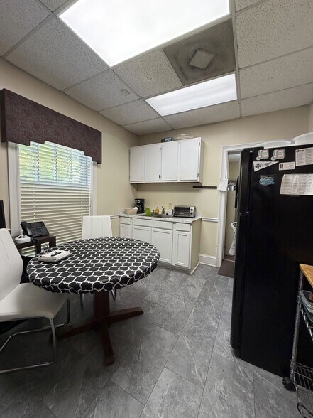 More Photos Of 3080 Campbellton Rd SW, Atlanta Office Residential For Sale