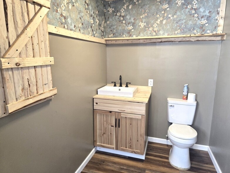 More Photos Of 1440 Washington Ave, Terre Haute Flex For Lease