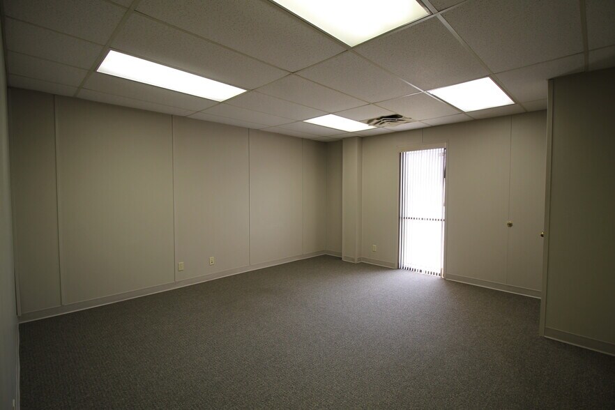 More Photos Of 1815 W Detroit St, Broken Arrow Service For Lease