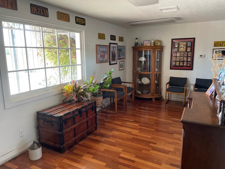 More Photos Of 1711 E 20th St, Signal Hill Service For Sale