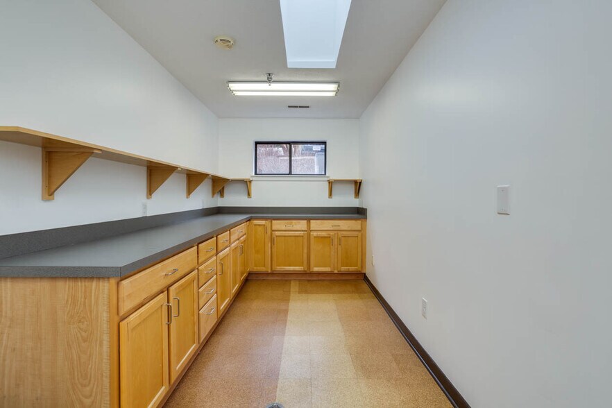 More Photos Of 1140 E Market St, Charlottesville Office For Lease