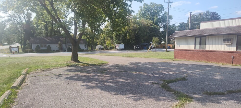 More Photos Of 3220 W Auburn Rd, Rochester Hills Warehouse For Sale