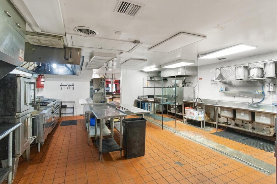 More Photos Of 1725 George Washington Memorial Hwy, Gloucester Point Restaurant For Sale