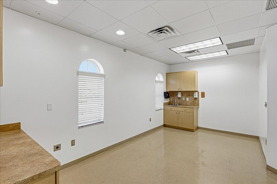 More Photos Of 8043 Spyglass Hill Rd, Melbourne Medical For Lease