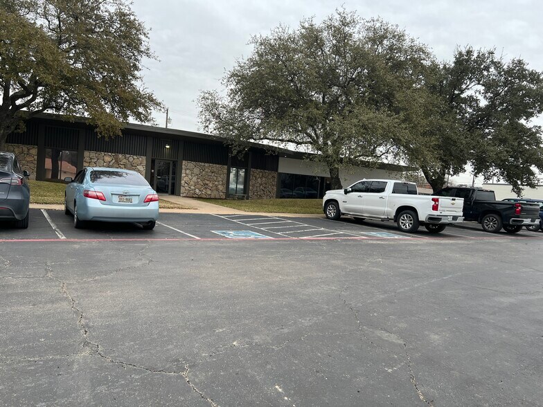 More Photos Of 2912 N Macarthur Blvd, Irving Medical For Lease