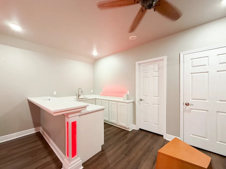 More Photos Of 2303 Hickory Ave, New Orleans Bar For Sale