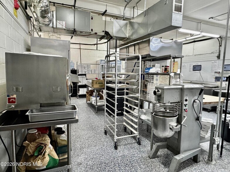 More Photos Of 301 S Defiance St, Stryker Auto Repair For Sale