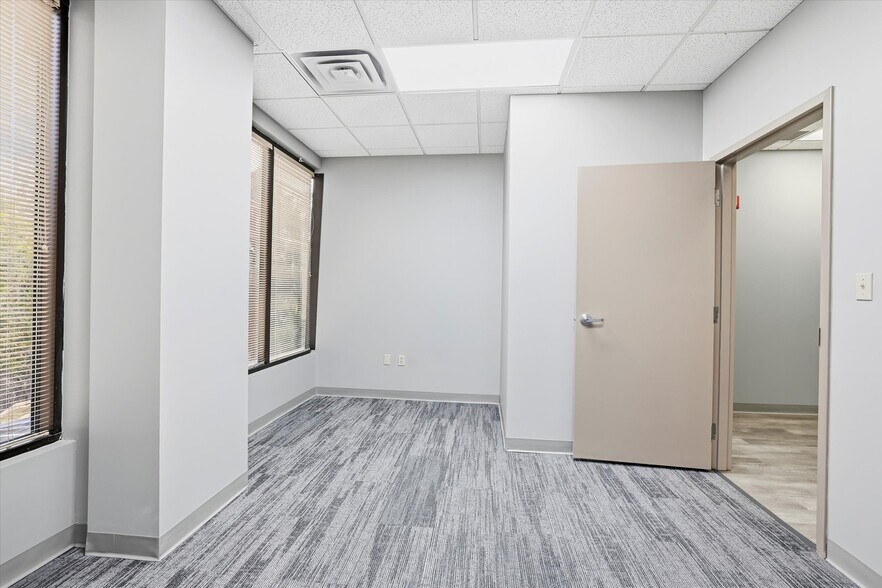 More Photos Of 2252 Killearn Center Blvd, Tallahassee Office For Lease