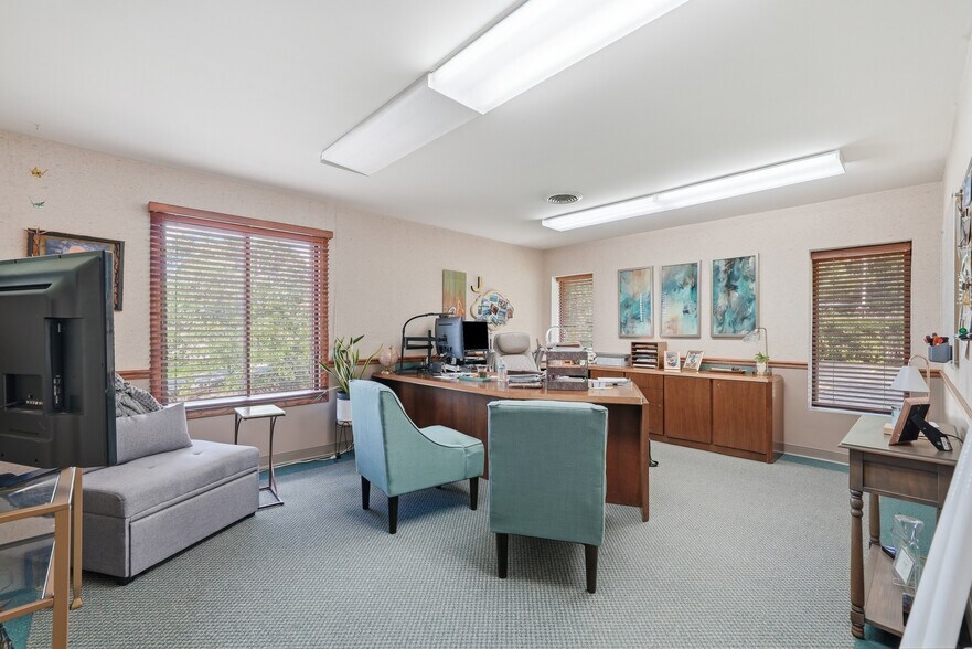 More Photos Of 8265 S Archer Ave, Willow Springs Medical For Sale