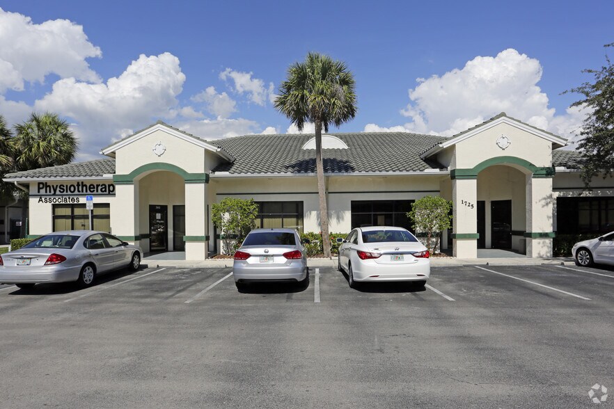 More Photos Of 1725 Heritage Trl, Naples Medical For Lease