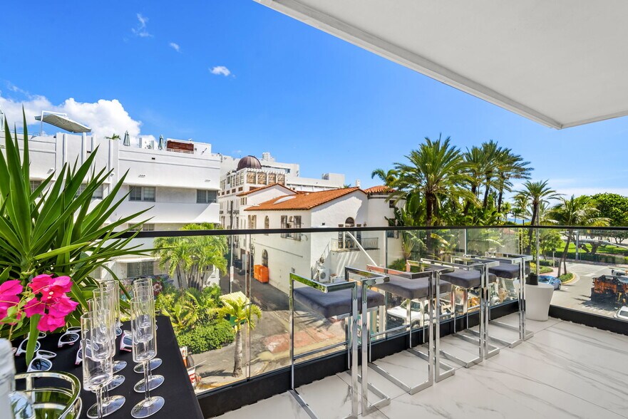 More Photos Of 124 11th St, Miami Beach Hotel For Sale