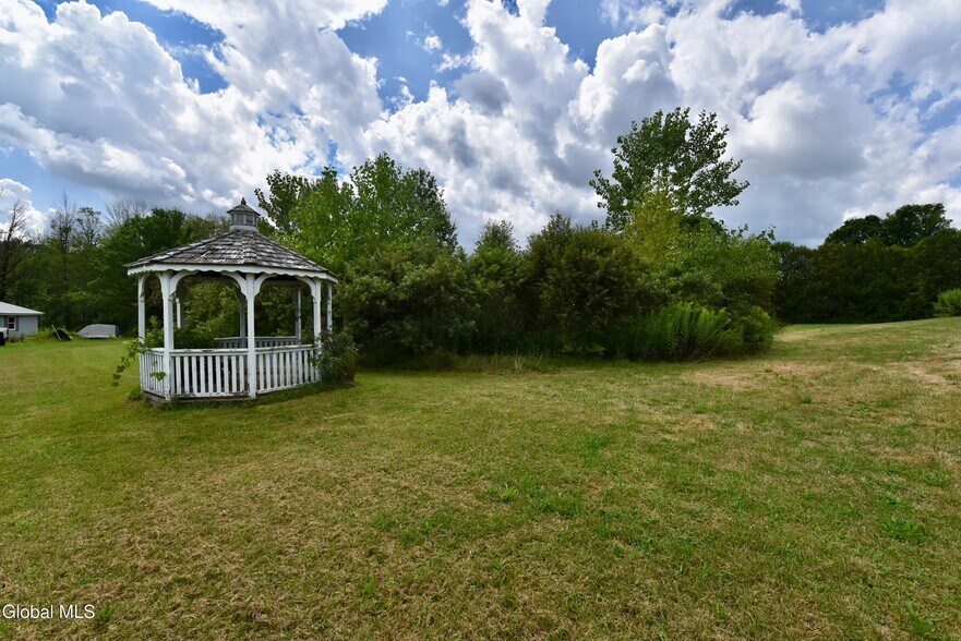 More Photos Of 410 Ridge Rd, Broadalbin Freestanding For Sale