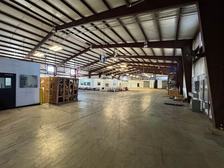 More Photos Of 1175-1179 Brittmoore Rd, Houston Warehouse For Sale