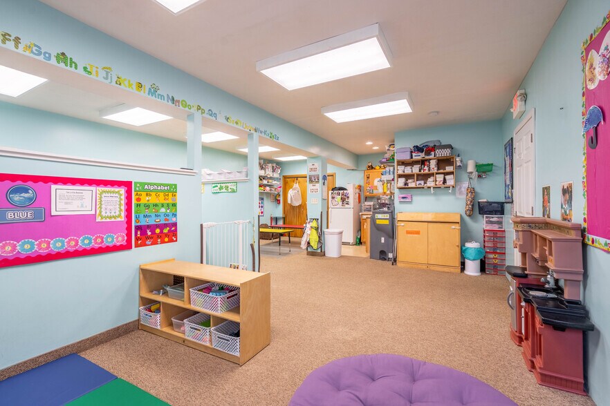 More Photos Of 415 Main St, Spencer Office For Sale