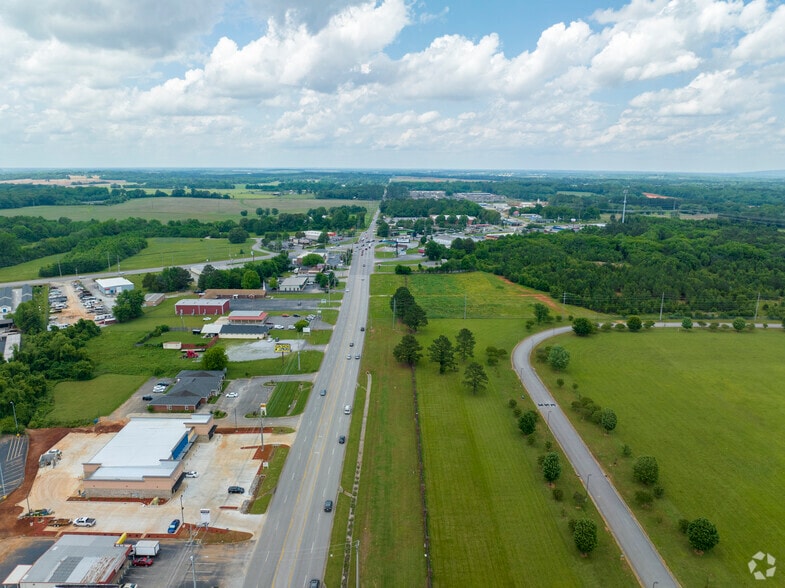 More Photos Of 5095 Moores Mill Rd, Huntsville General Retail For Lease