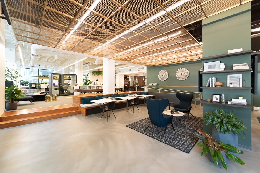 More Photos Of 325 N Wells St, Chicago Office For Sale