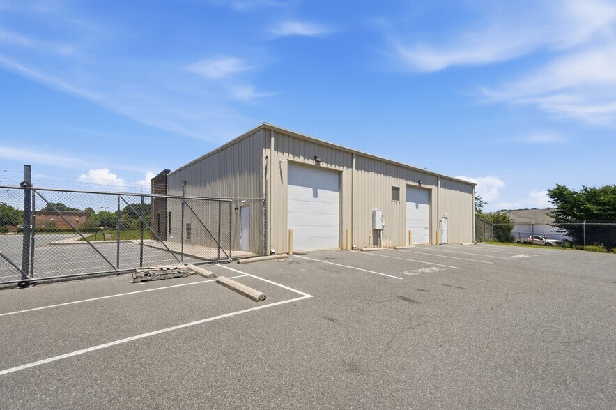 More Photos Of 13142 Albemarle Rd, Mint Hill Light Distribution For Sale