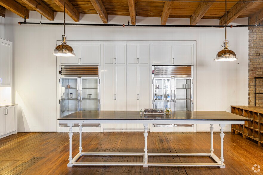 More Photos Of 333 W Ohio St, Chicago Loft Creative Space For Lease