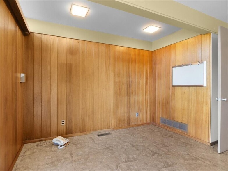 More Photos Of 5973 Walworth Rd, Ontario Medical For Sale