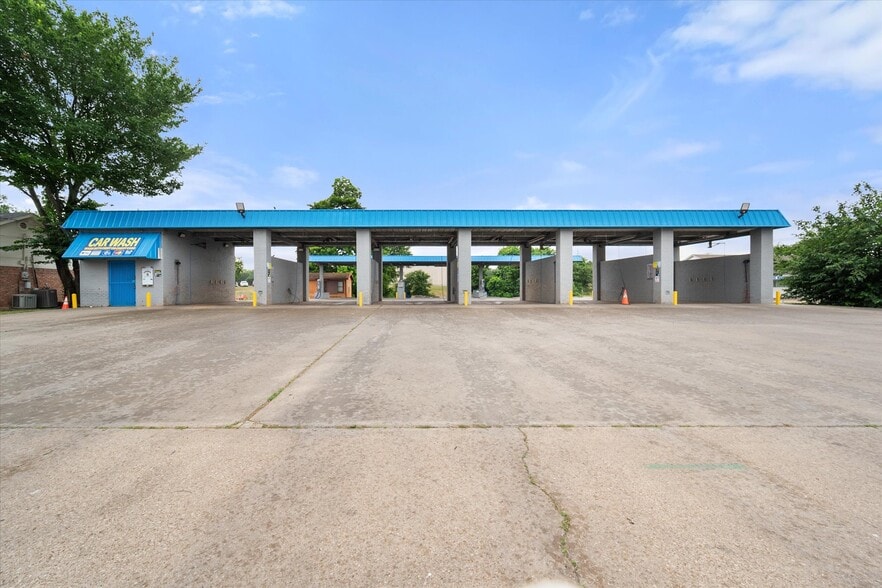 Primary Photo Of 223 Oaklawn Ave, Corsicana Carwash For Sale