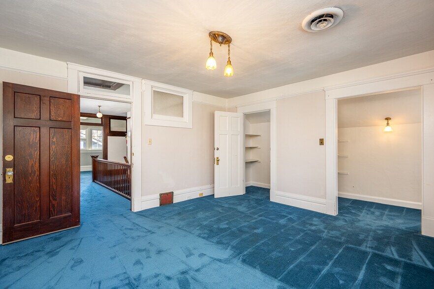 More Photos Of 990 W 7th Ave, Eugene Office For Sale