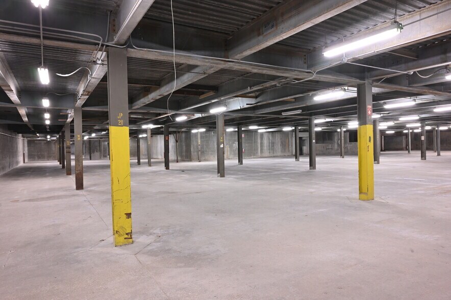 More Photos Of 900-1000 Tyrone Pike, Versailles Manufacturing For Lease