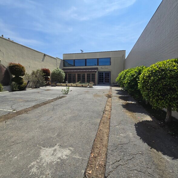 More Photos Of 920 N La Cienega Blvd, Los Angeles Storefront For Lease