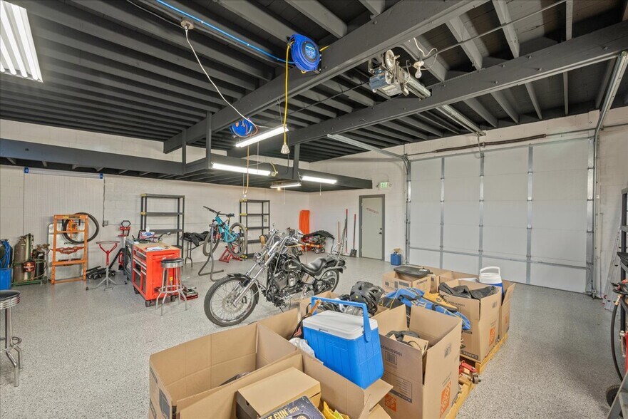 More Photos Of 310 E 17th St, Cheyenne Flex For Sale